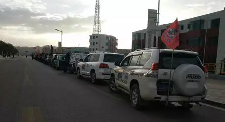 海西交警为中哈友谊汽车、摩托车拉力赛海西赛段保驾护航