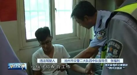 曝光！闹市区不挂车牌“赤裸”上路