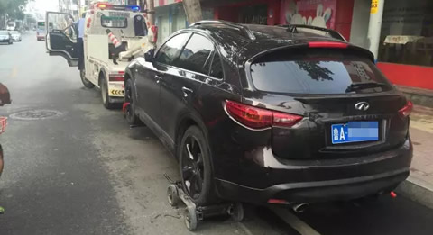 为阻止被拖车 竟自锁车轮