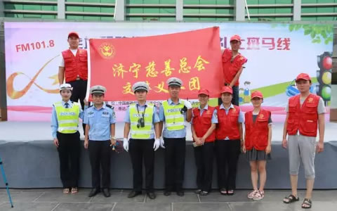 点赞“橙丝带” 文明礼让斑马线