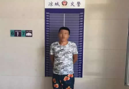 快看！什么人物违法停车居然不怕罚？！