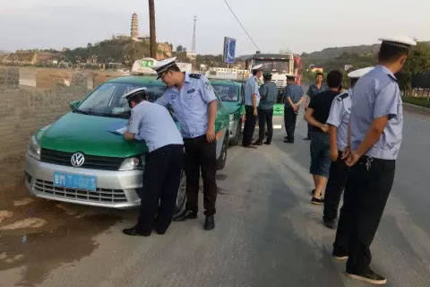 庆阳市庆城公安交警联合运管严查非法营运除隐患