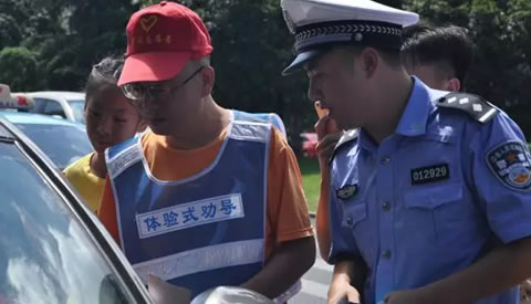 礼让者获赞 不记让者换位体验