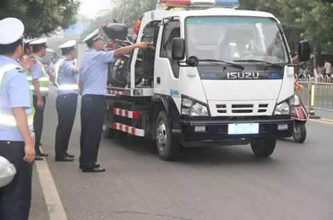 阳城交警查处摩托车交通违法行为21起