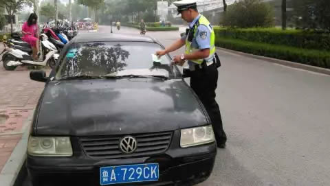 蜀黍立刻上前查看