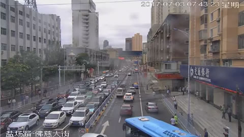 （图3佛慈大街-盐场路东进口优化渠化后排队情况）