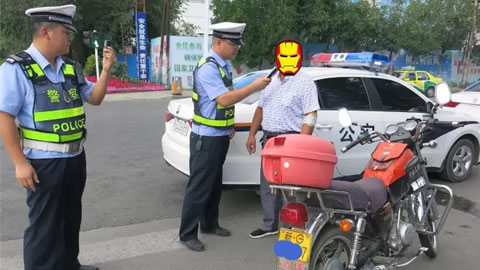 曝光：无证饮酒后驾驶摩托车，拘留七日