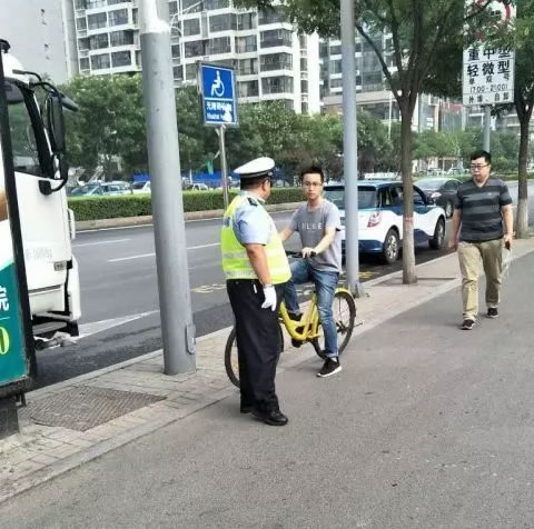 太原交警蜀黍呼吁大家共享单车文明停放