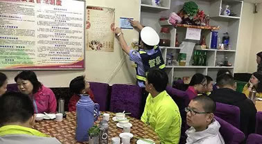 海西交警创新宣传模式，进餐馆、进宾馆开展交通安全宣传