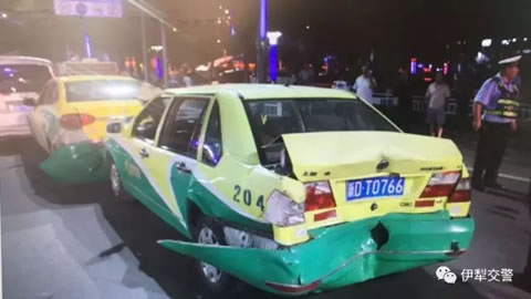 又是手机惹的祸分心驾驶酿四车追尾