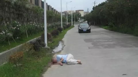 因后视镜问题要了一条人命！车上父亲一句话，儿子多坐几年牢！