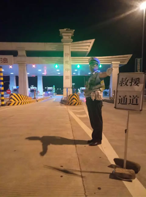 四川高速二支队全力以赴确保抗震救灾通道安全畅通