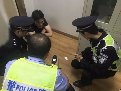 假驾驶证+假身份证“完美”搭配 难逃交警法眼