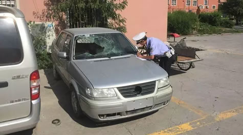 石河子交警大力开展“僵尸车”集中清理工作