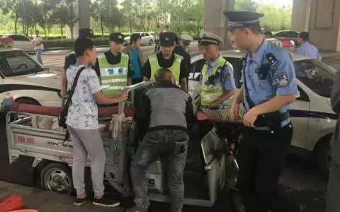 太原交警开展无牌照和无证三轮车集中整治