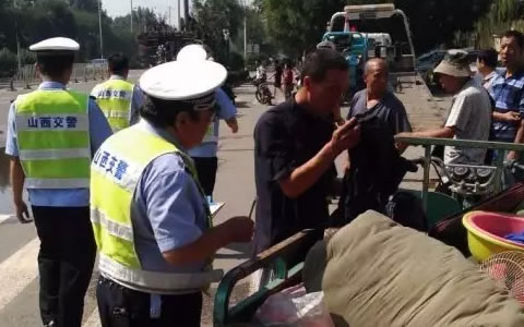 太原交警开展无牌照和无证三轮车集中整治