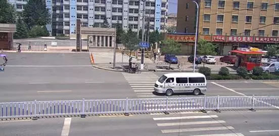 图4雁北路（兰州文理学院门口）中央隔离护栏