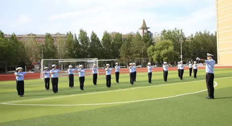 黑河交警支队女子中队打造口岸城市巾帼形象岗