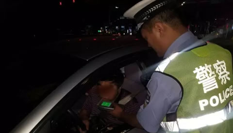 跟随镜头感受吉林高速交警日常工作