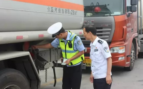 对重点车辆进行检查登记