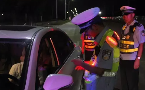 集中在辖区开展夜查统一行动