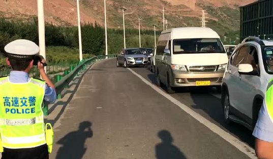 现场处罚与录像抓拍相结合