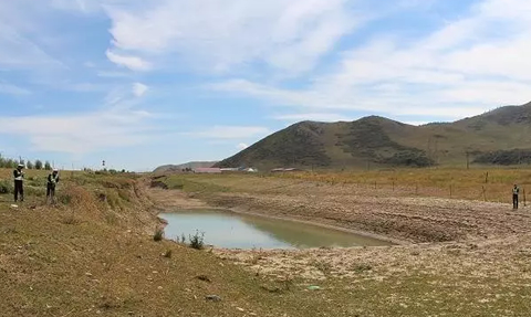 昭苏交警开展S237省道道路隐患排查工作