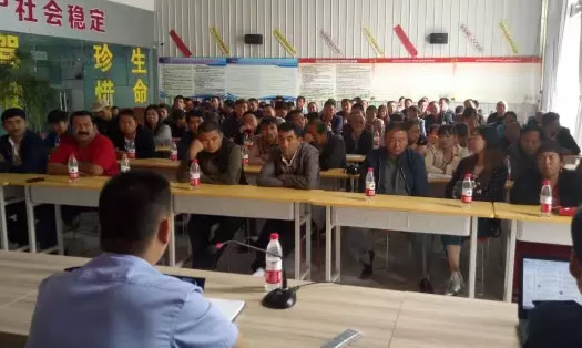 阿克苏交警安全阵地前移深入运输企业开展交通安全培训