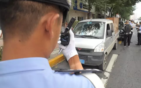 哈市交警助力“哈尔滨国际马拉松赛”开展“亮剑行动”