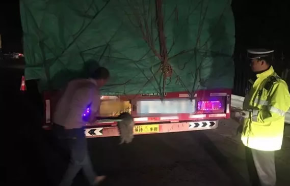 新疆高速交警扎实开展集中整治统一行动深化路面防控战