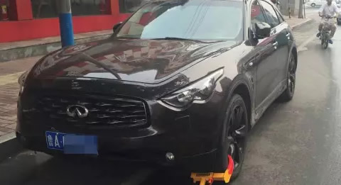 为阻止被拖车 竟自锁车轮