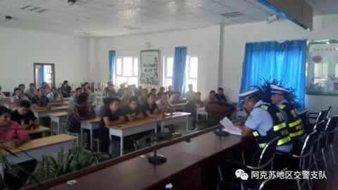 阿克苏交警加强摩托车、电动车严查严管