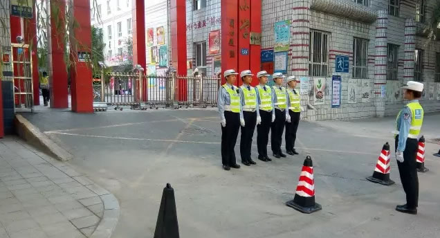 黑龙江交警开展“交通安全第一课”活动