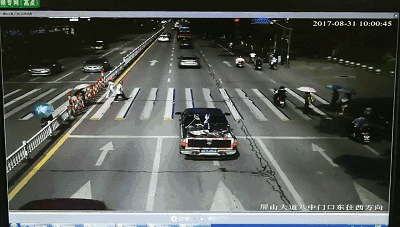 曝光闯红灯行为