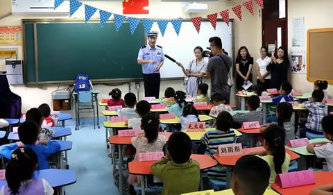 △市中交警蜀黍的“开学第一课”