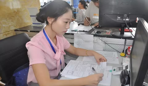 无知！拿着假身份证到交警队车管所补驾驶证！？