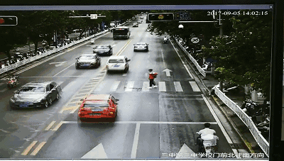 违法车辆号牌：桂BE8963