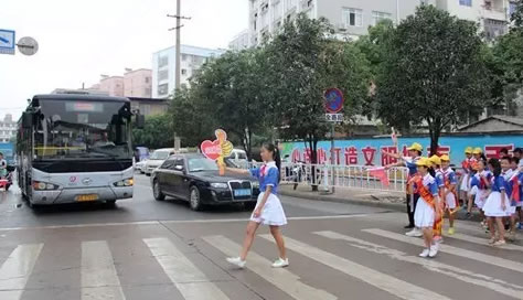 你礼让 我们为你点赞！