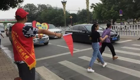 你礼让 我们为你点赞！