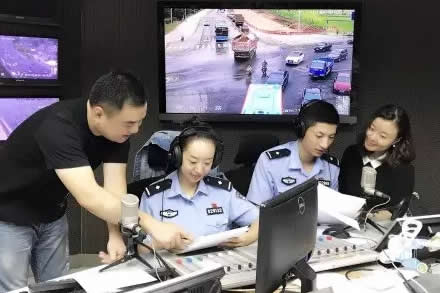 交警主播和白杨、孙敏的合照