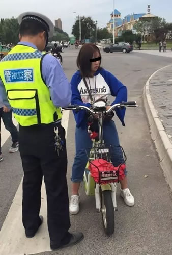 杨凌交警曝光:非机动车车主,请按道行驶!