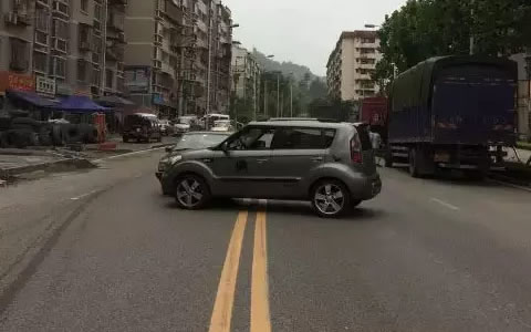 交警提醒：交通事故拍照留存证据的正确姿势！