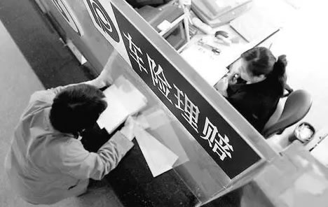 被撞了，对方全责，但耍赖不给钱，咋办？