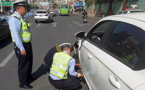 事例二：换轮胎，搭把手