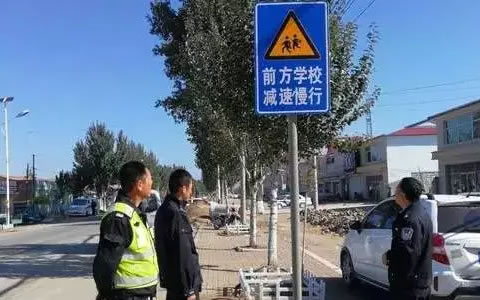 交通安全宣传进校园,与交通陋习说再见