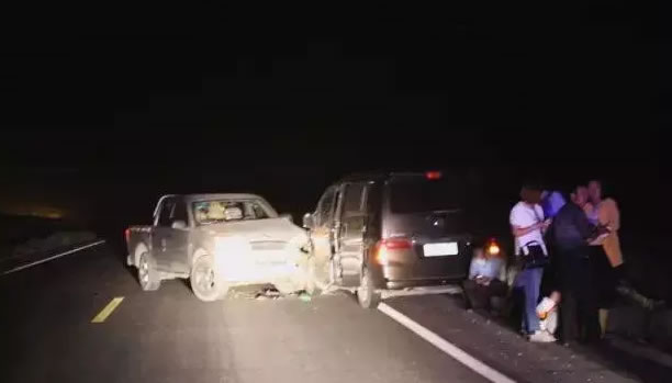 月黑风高夜，沙漠旁这名乌海男子竟做出这样的举动