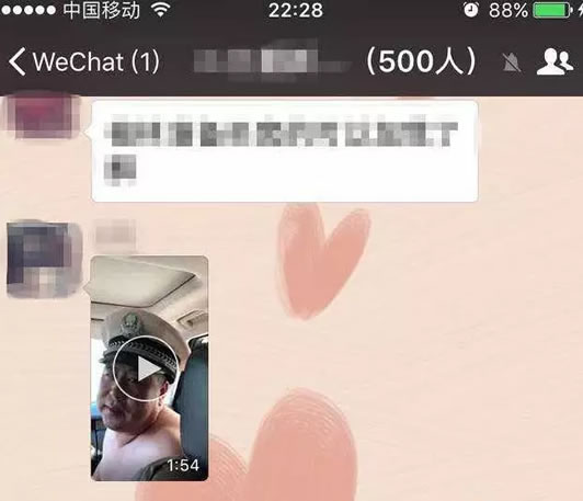 神木男子酒后头戴交警大檐帽胡言乱语！