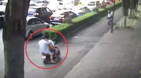 三名大汉骑一辆电动车涉嫌酒驾还抗法！严惩不贷