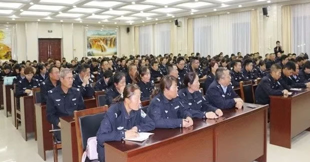 白银交警组织全体人员召开交通管理业务技能培训会