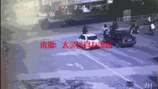 别以为夜间闯红灯就能侥幸过关，危险就在一瞬间